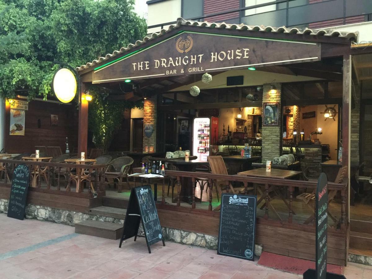 The Draught House Pub-Inn Малиа Экстерьер фото